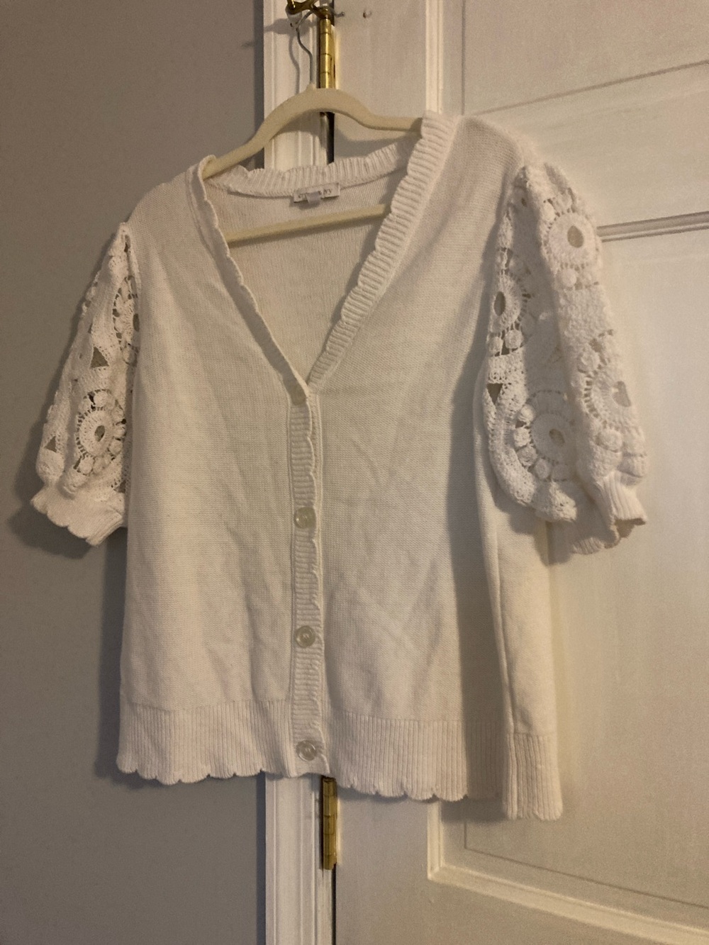 crown & ivy Cream Crochet-Sleeve Button Cardigan